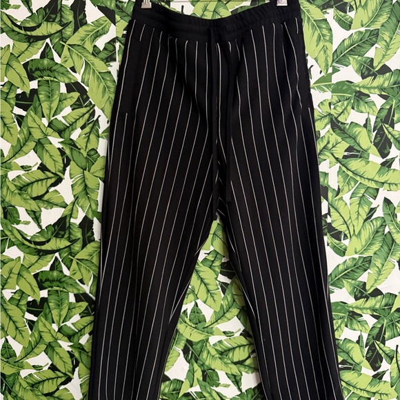 Forever 21 Men's Black Pinstripe Pants - Picture 1 of 4